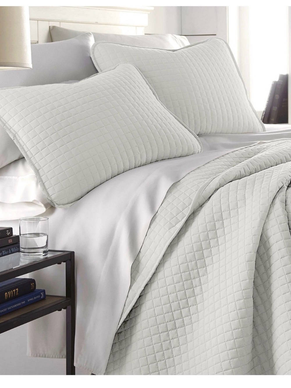 NEW Southshore Fine Linens King Size Oversized Lightweight 2-Pc. Quilt Set White
